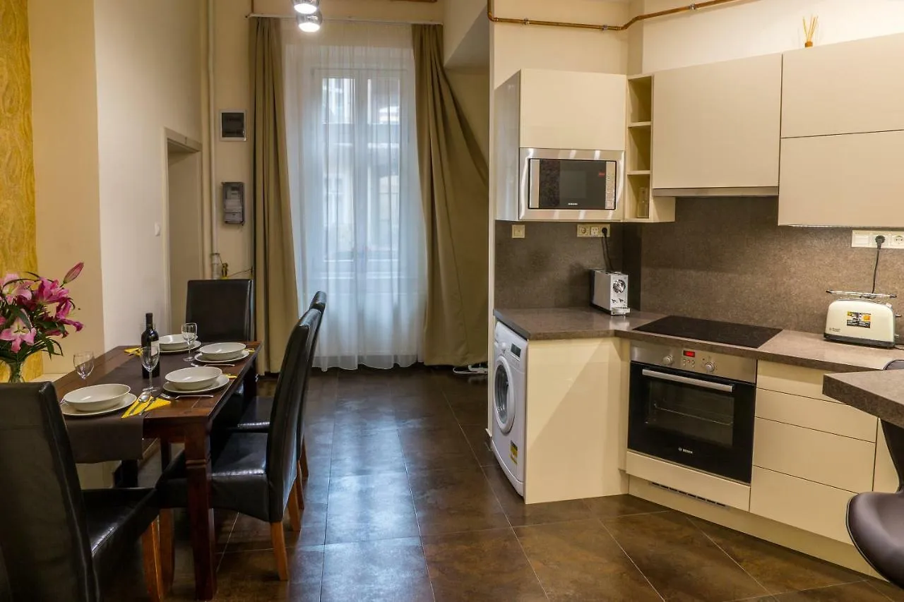 Dob Twenty Rooms Budapest Guest house