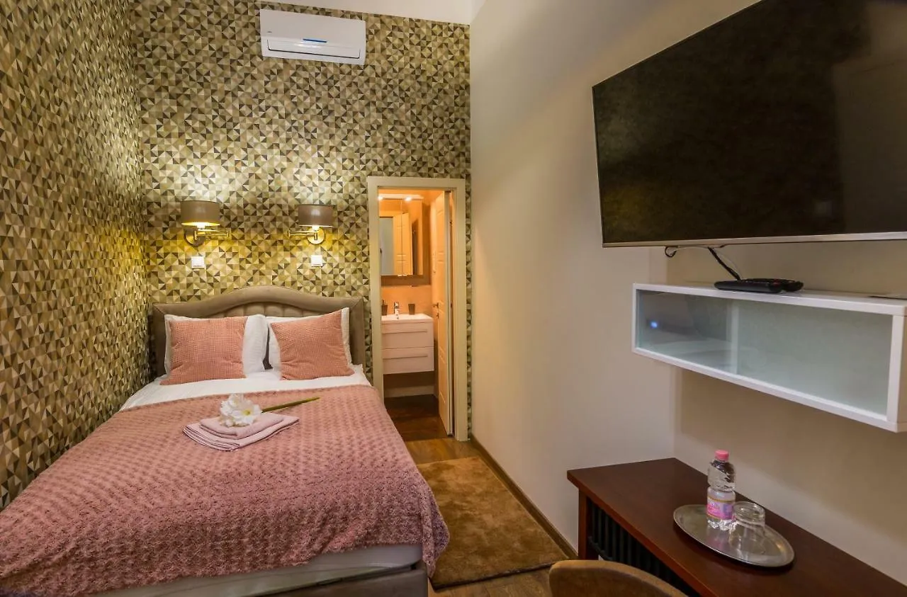 Dob Twenty Rooms Budapest Guest house